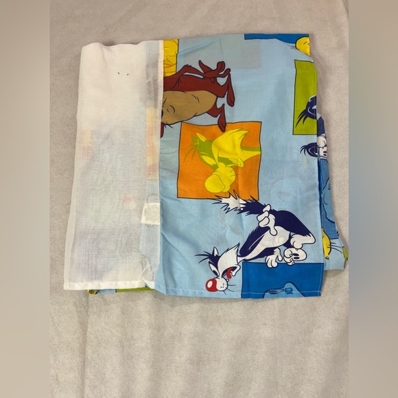Vintage Looney Tunes full bedskirt - Picture 2 of 2